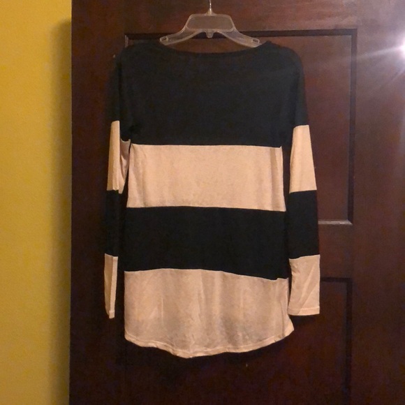 Top - Picture 2 of 4